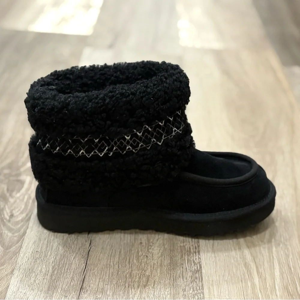 NEW Ugg Mini UGGbraid size 6